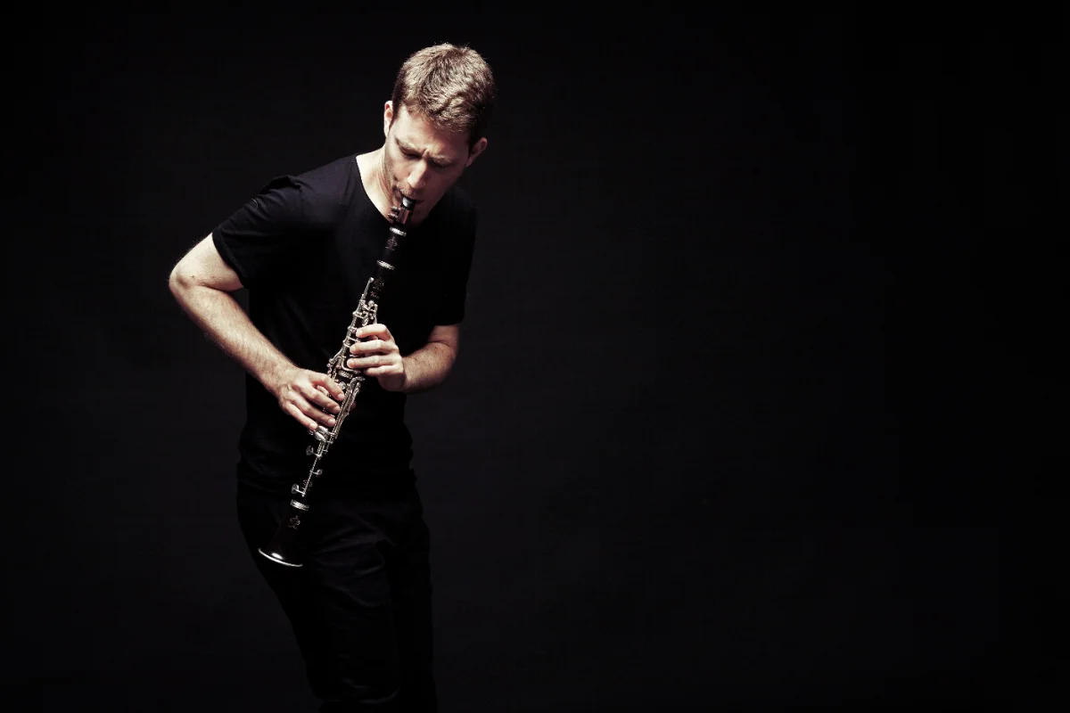 Jonathan Hadas playing bass clarinet